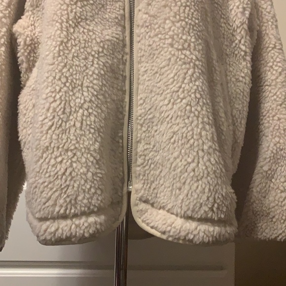 Urban Outfitters BDG cream colored Sherpa fleece jacket, front pockets, zip - Picture 2 of 11